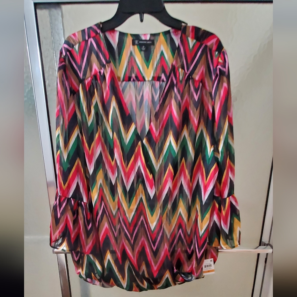 NWT Beauriful Blouse by International Concept; Sz 3X; Bell shaped Sleeves; $65